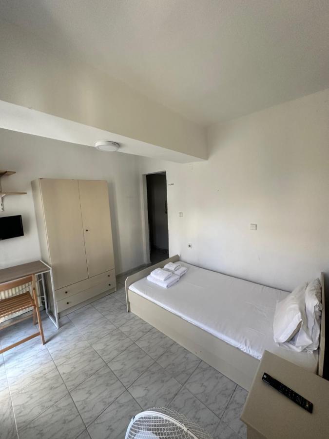 Rooms To Let Stefos Nea Chili Bagian luar foto
